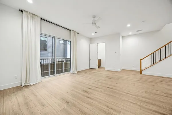 $3,200 | 2206 Arroyo Avenue, Unit 204, Dallas, TX 75219