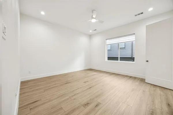 $3,200 | 2206 Arroyo Avenue, Unit 204, Dallas, TX 75219