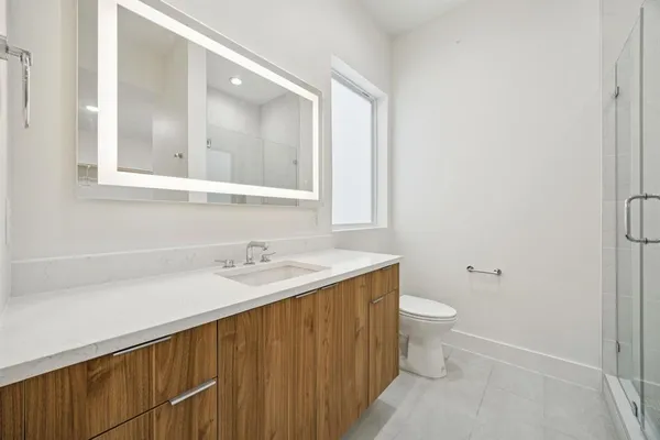 $3,200 | 2206 Arroyo Avenue, Unit 204, Dallas, TX 75219