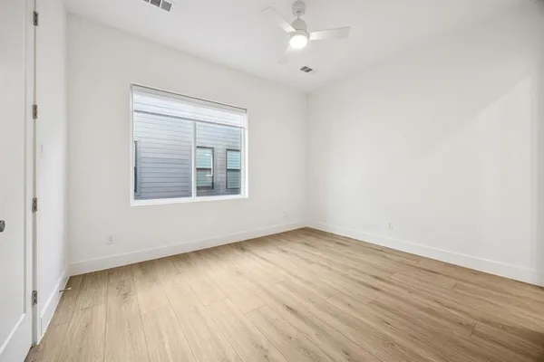 $3,200 | 2206 Arroyo Avenue, Unit 204, Dallas, TX 75219