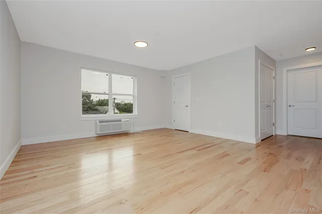 $3,200 | 539 Front Street, Unit 4D, Hempstead, NY 11550