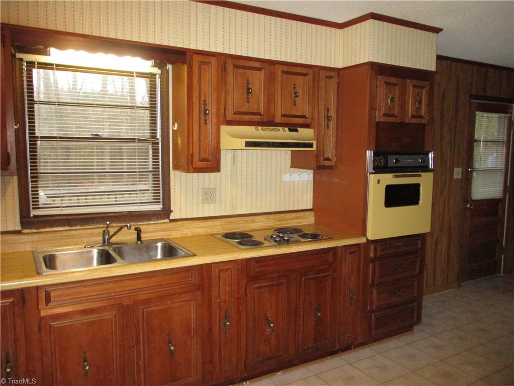 4754 New Walkertown Road Walkertown, NC 27051 - Photo 5 of 22 Gallery Image 5