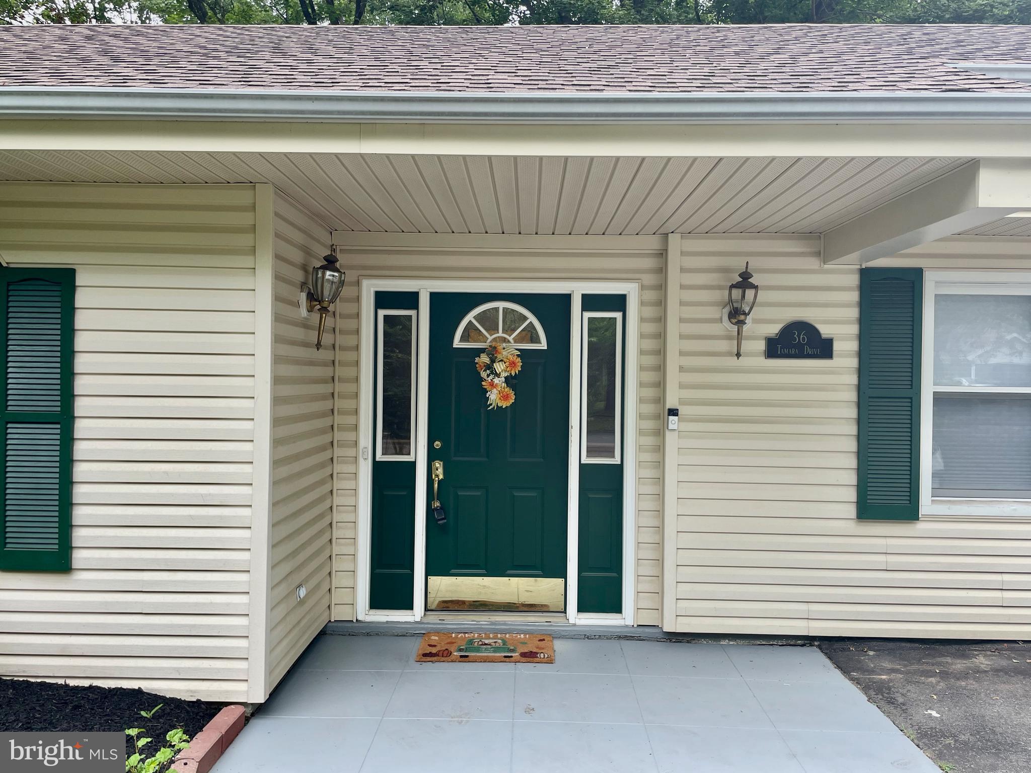 36 Tamara Drive Roosevelt, NJ 08555 - Photo 2 of 26