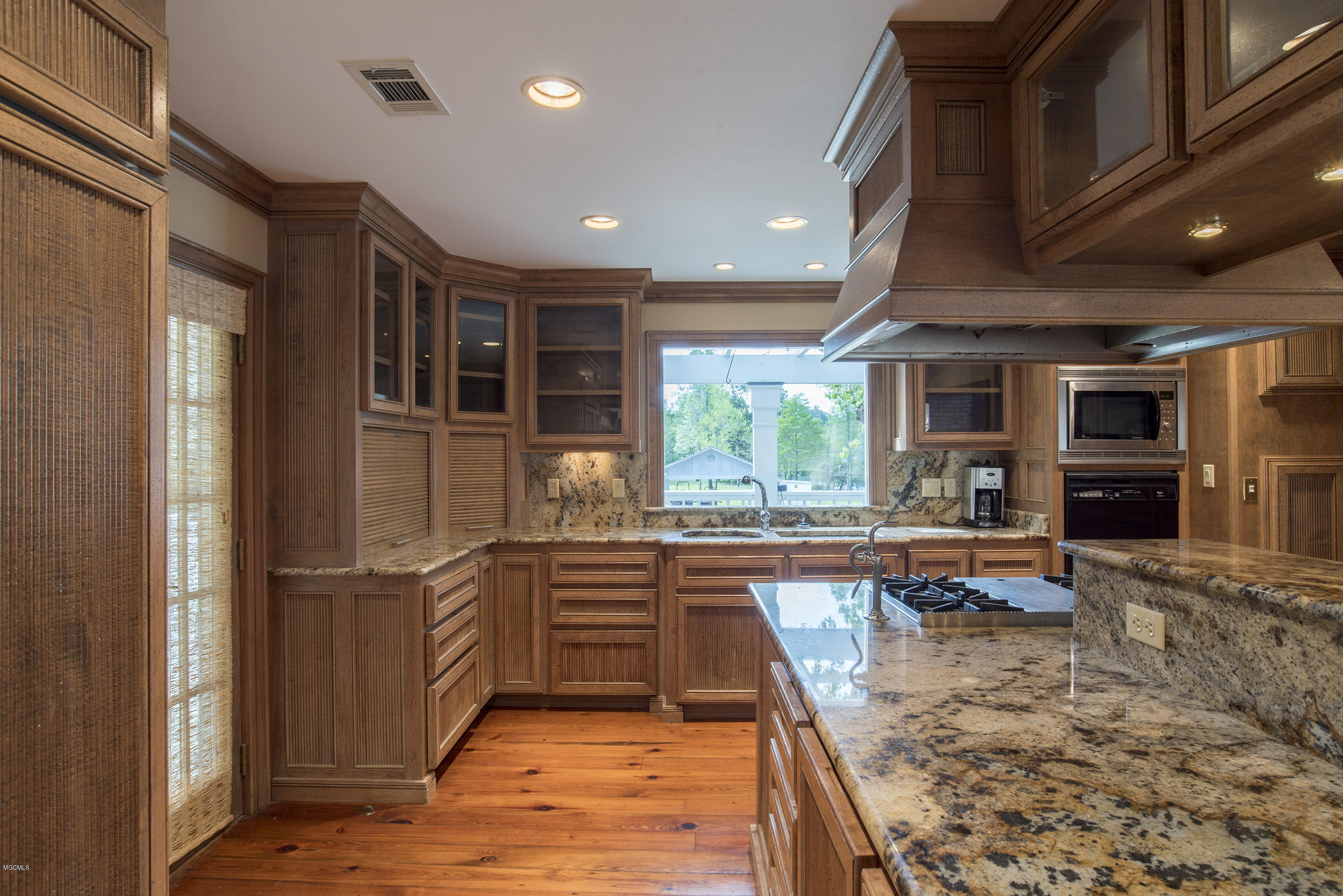 12137 Hickman Road Biloxi, MS 39532 - Photo 11 of 42 DSC_9366