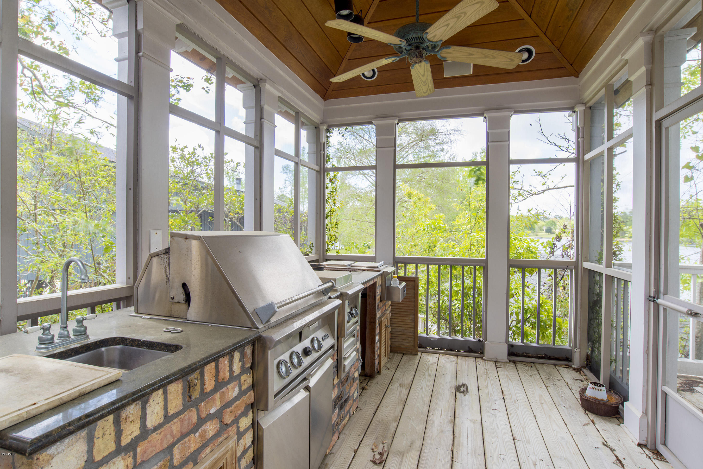 12137 Hickman Road Biloxi, MS 39532 - Photo 35 of 42 DSC_9450