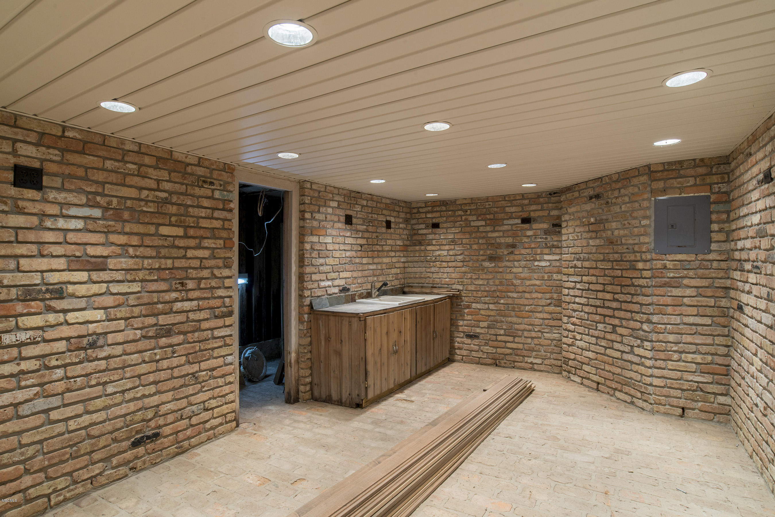 12137 Hickman Road Biloxi, MS 39532 - Photo 6 of 42 DSC_9345