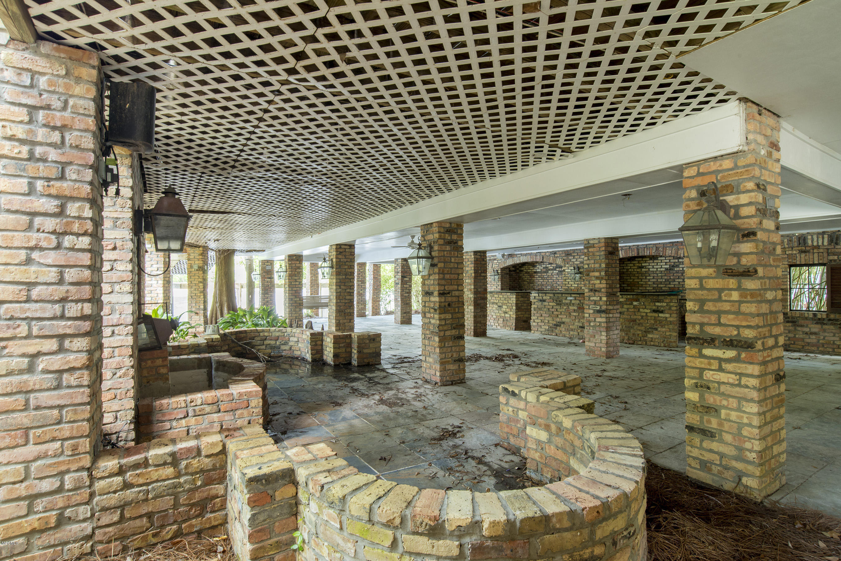 12137 Hickman Road Biloxi, MS 39532 - Photo 7 of 42 DSC_9347