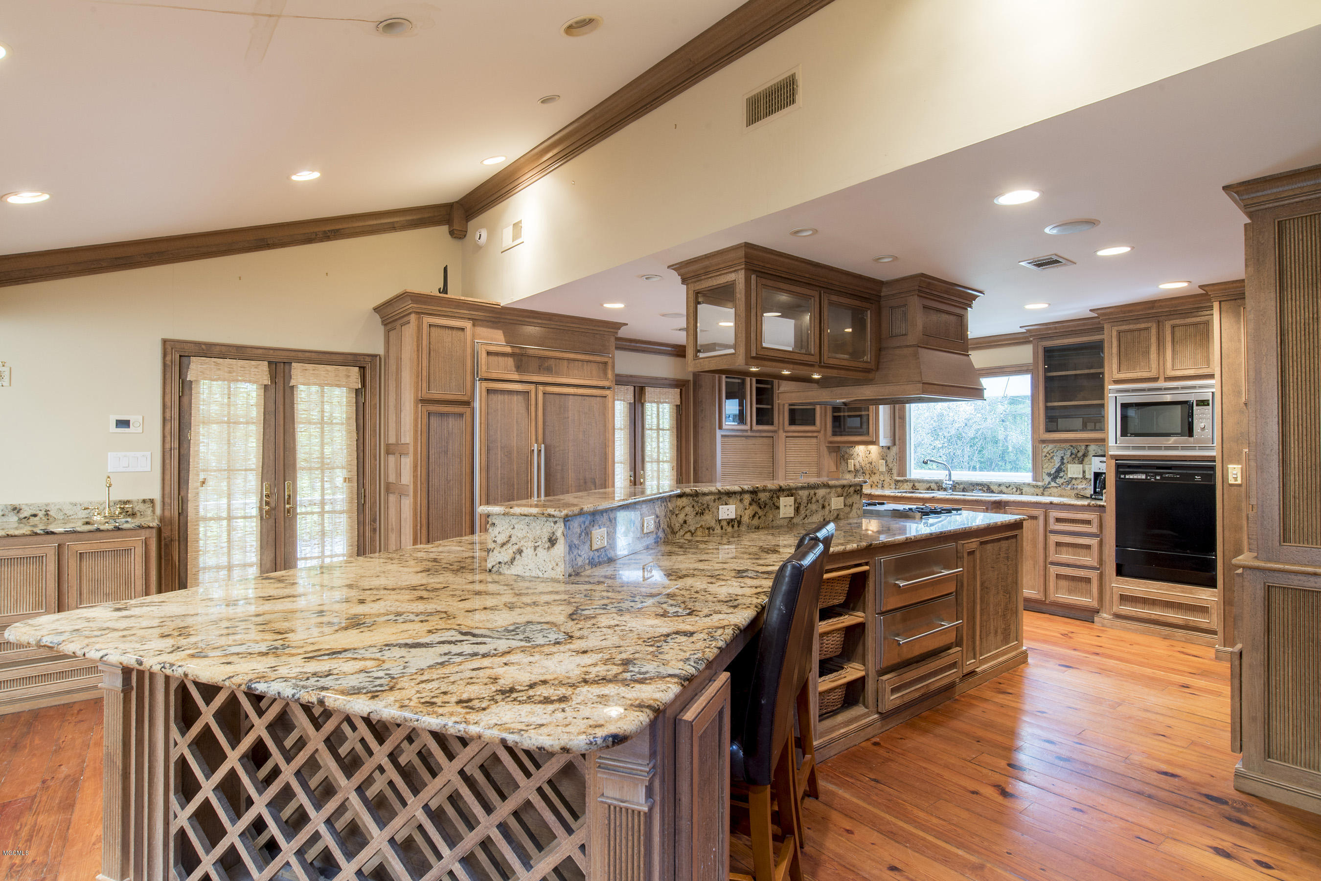 12137 Hickman Road Biloxi, MS 39532 - Photo 8 of 42 DSC_9352