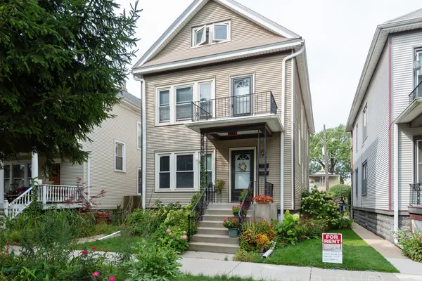 $2,200 | 4124 North Campbell Avenue, Unit 2, Chicago, IL 60618