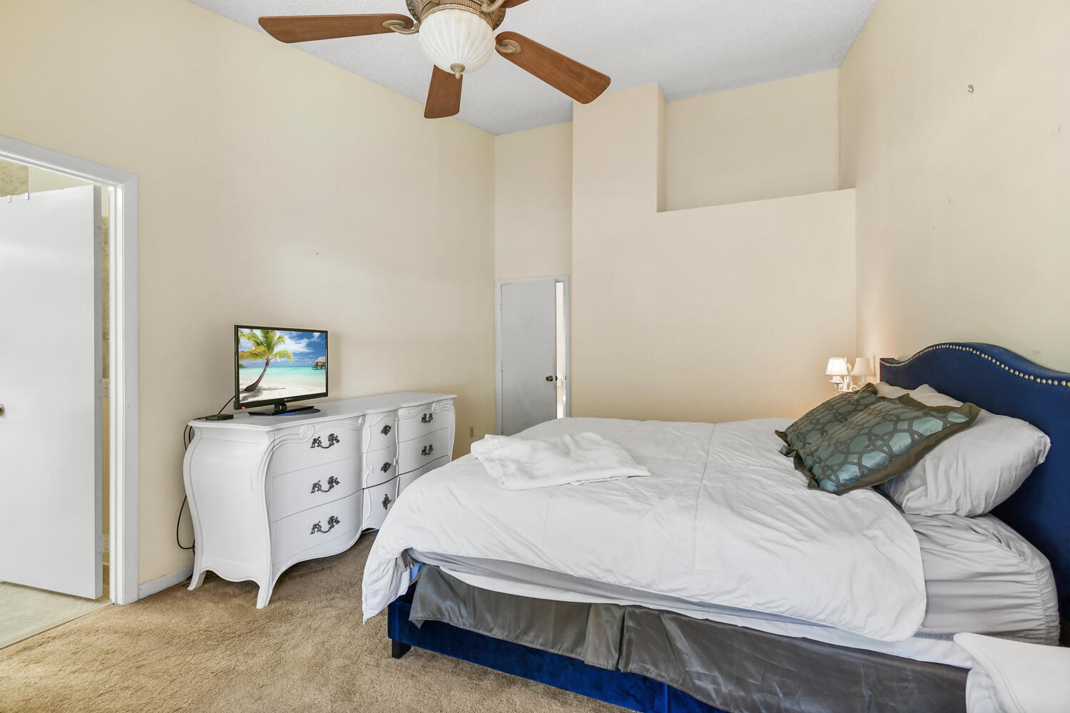 5266 Sapphire Valley Boca Raton, FL 33431 - Photo 20 of 48 Primary Bedroom