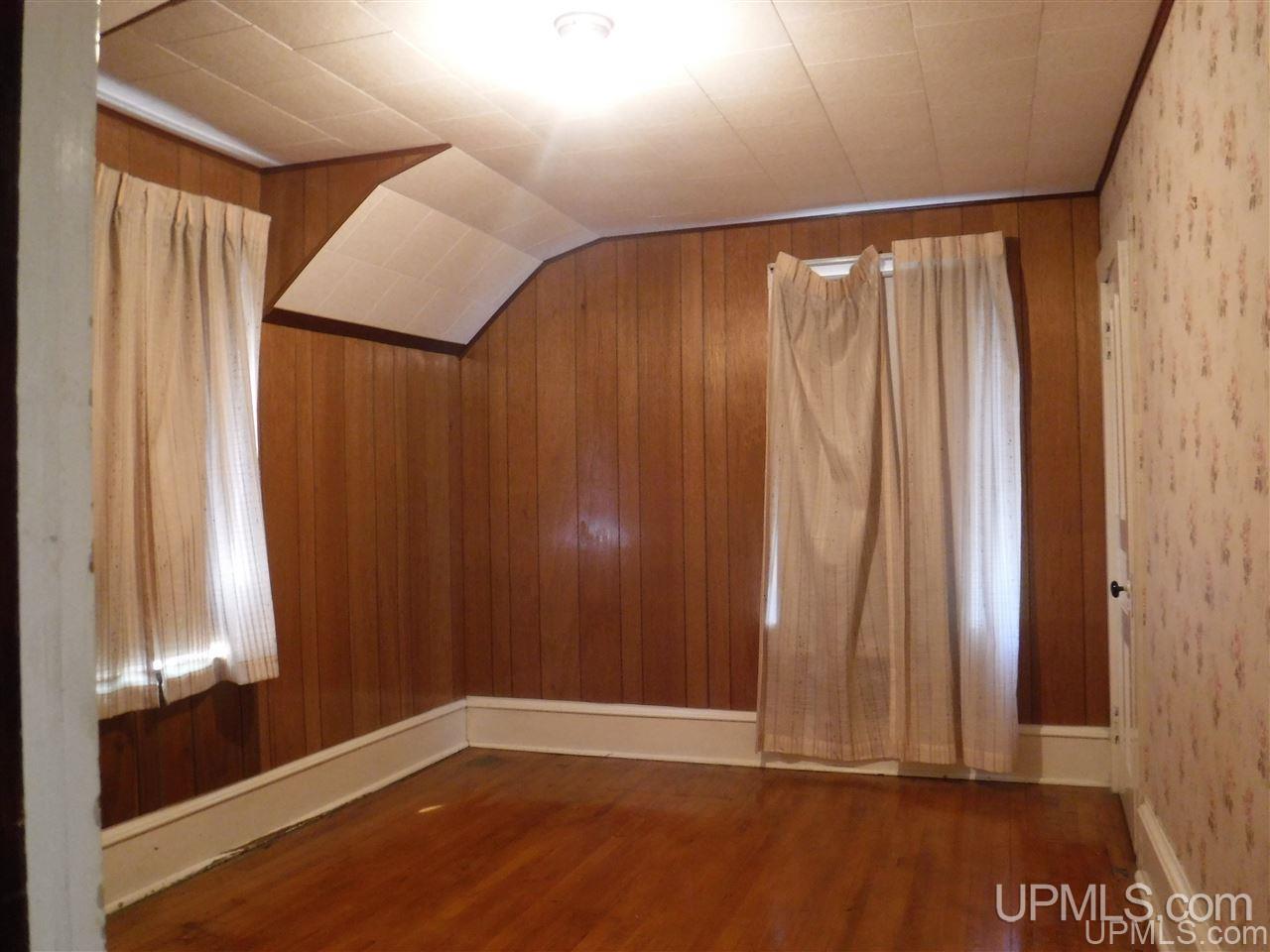 332 Kearsarge Street Calumet, MI 49913 - Photo 21 of 35