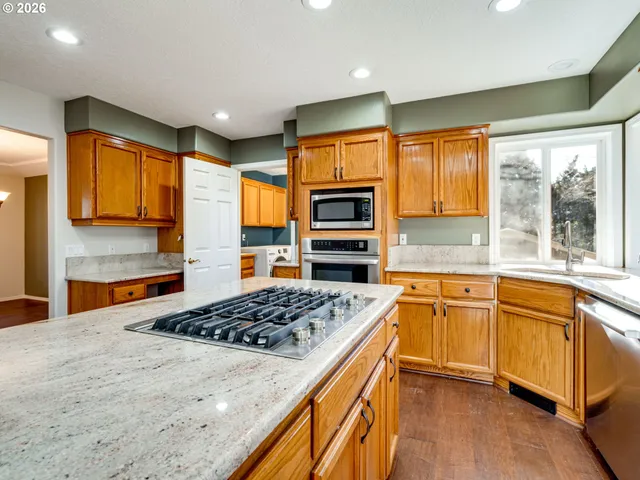 $699,950 | 1077 Southeast Dogwood Lane, Gresham, OR 97080