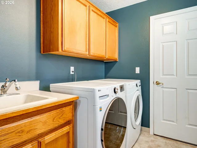 $699,950 | 1077 Southeast Dogwood Lane, Gresham, OR 97080