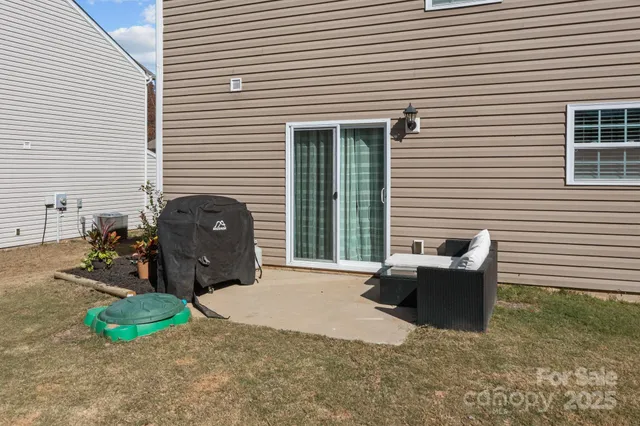 a view of a dry yard