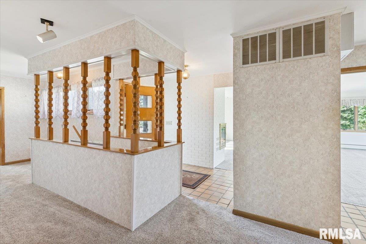 819 Millcrest Court Clinton, IA 52732 - Photo 14 of 44