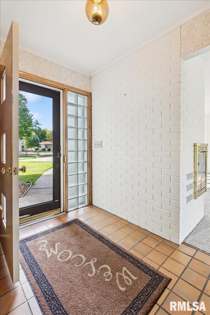 819 Millcrest Court Clinton, IA 52732 - Photo 17 of 44