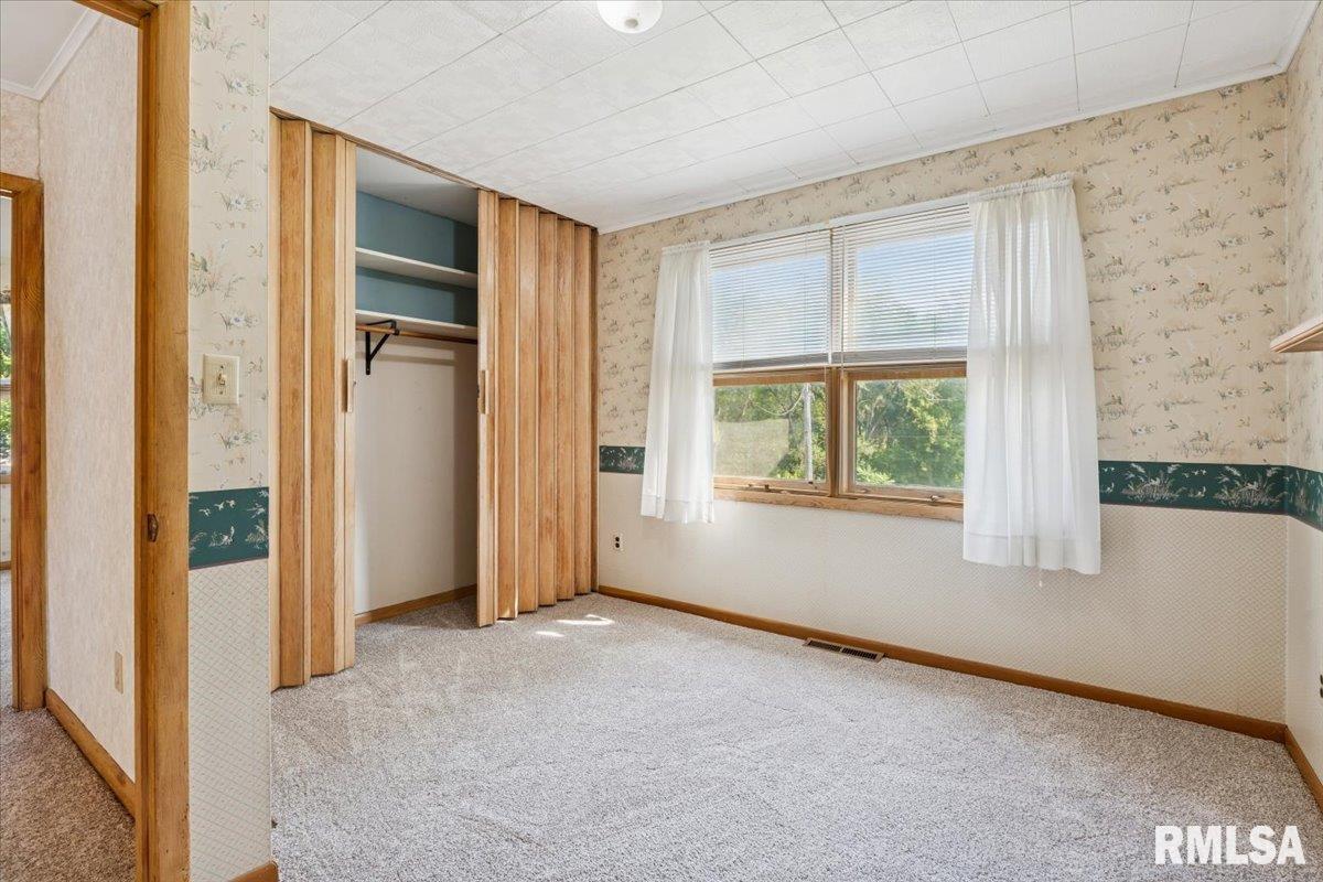 819 Millcrest Court Clinton, IA 52732 - Photo 27 of 44