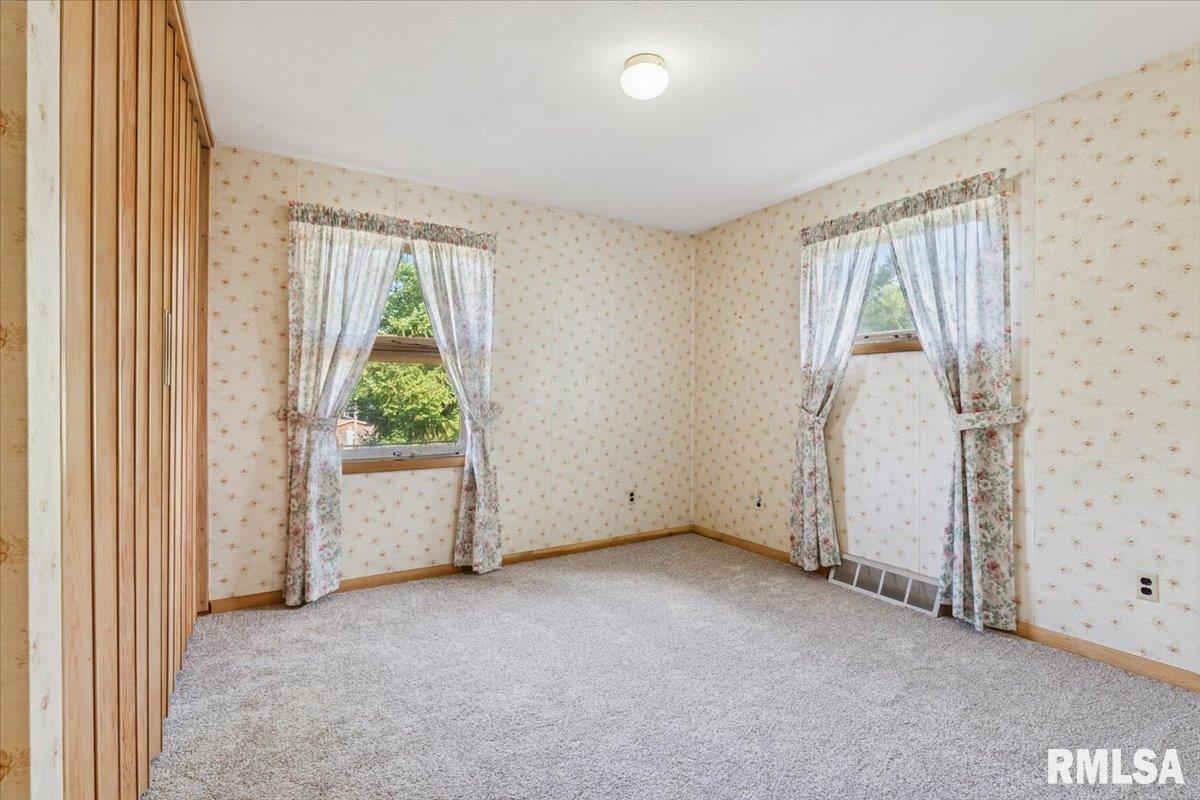 819 Millcrest Court Clinton, IA 52732 - Photo 28 of 44