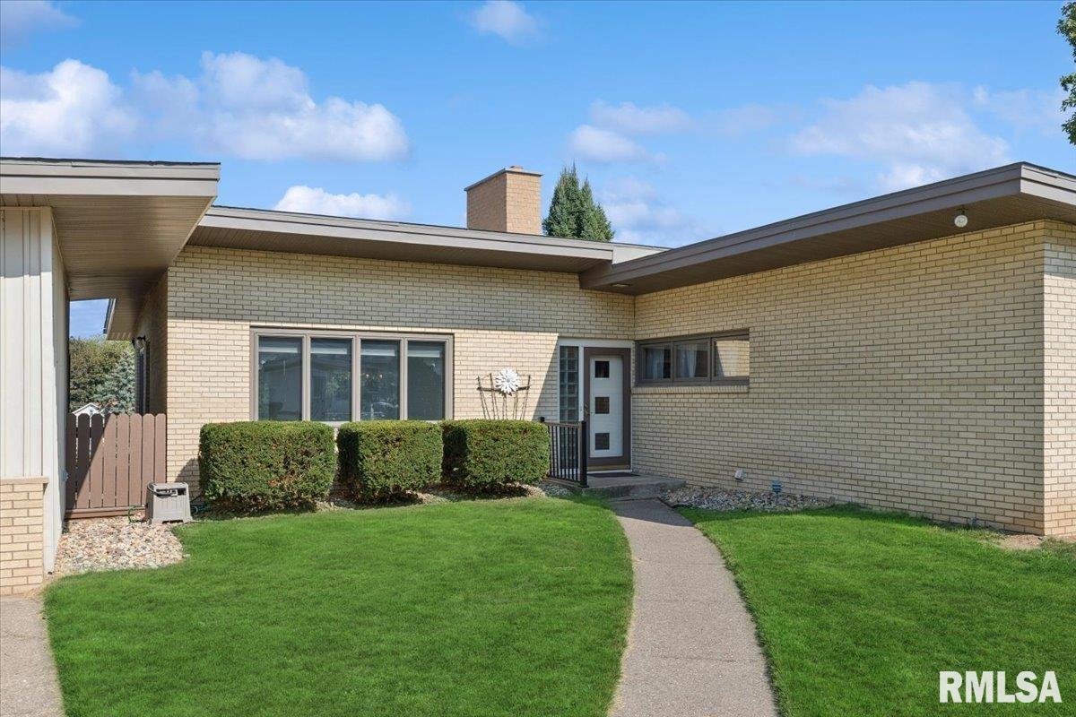 819 Millcrest Court Clinton, IA 52732 - Photo 3 of 44