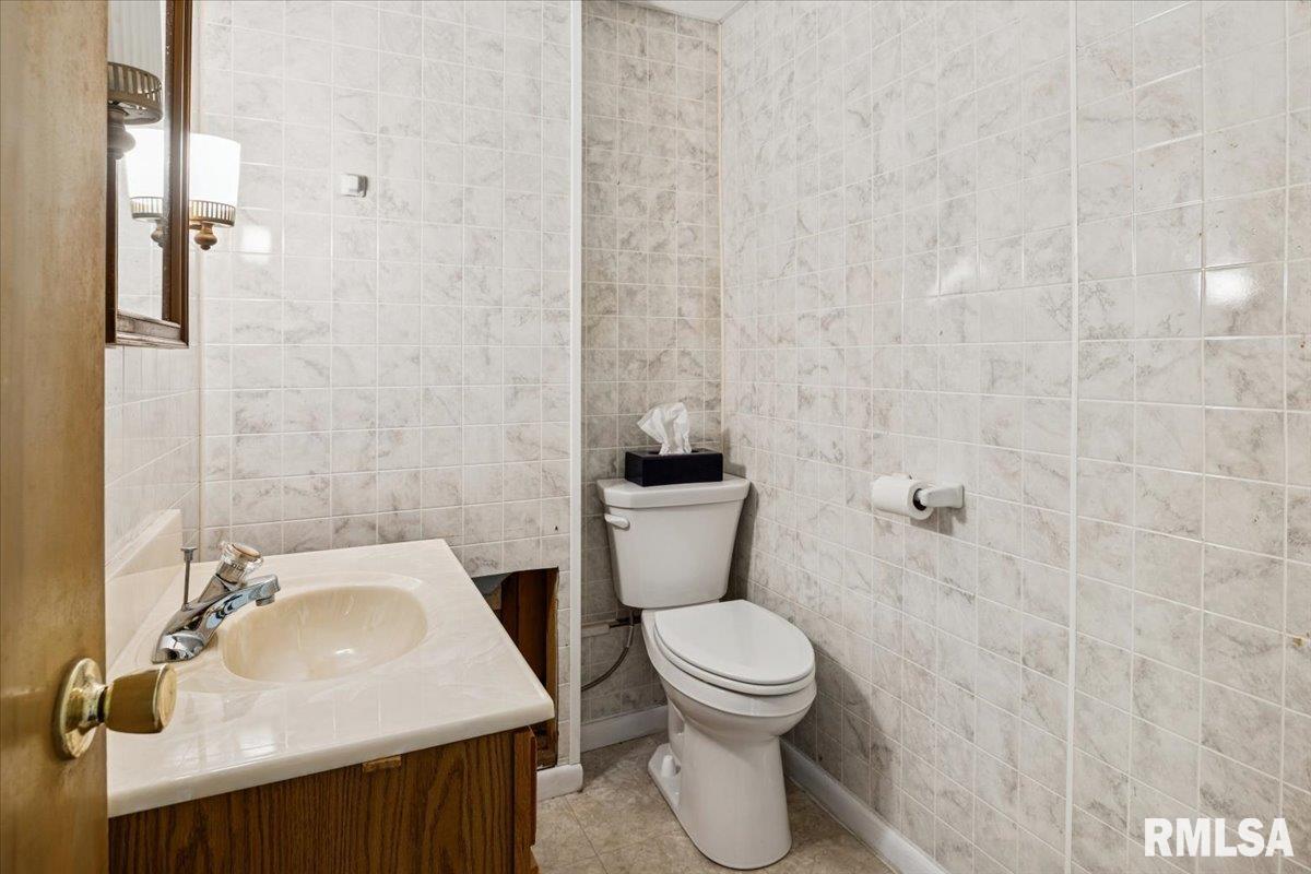 819 Millcrest Court Clinton, IA 52732 - Photo 33 of 44