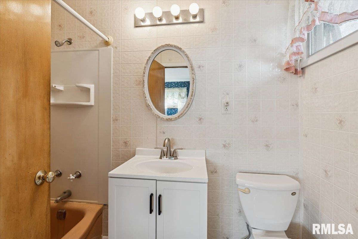 819 Millcrest Court Clinton, IA 52732 - Photo 35 of 44