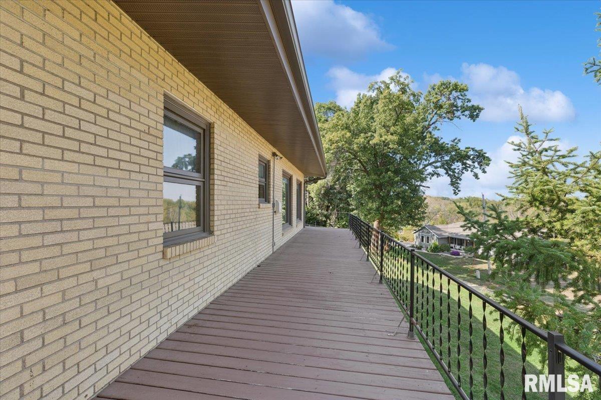 819 Millcrest Court Clinton, IA 52732 - Photo 39 of 44