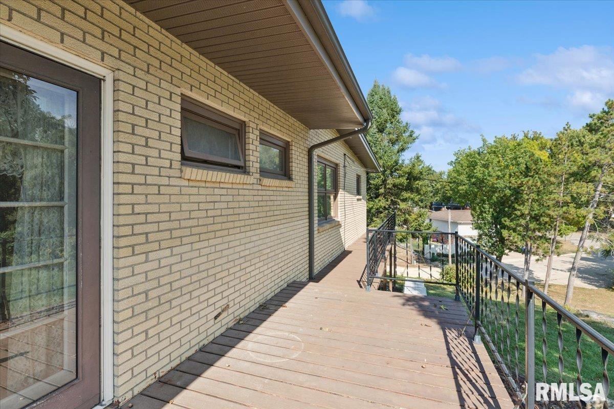 819 Millcrest Court Clinton, IA 52732 - Photo 40 of 44