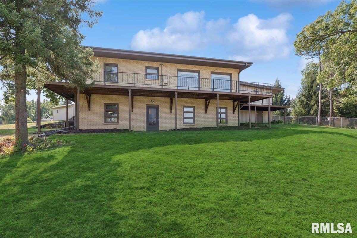 819 Millcrest Court Clinton, IA 52732 - Photo 4 of 44