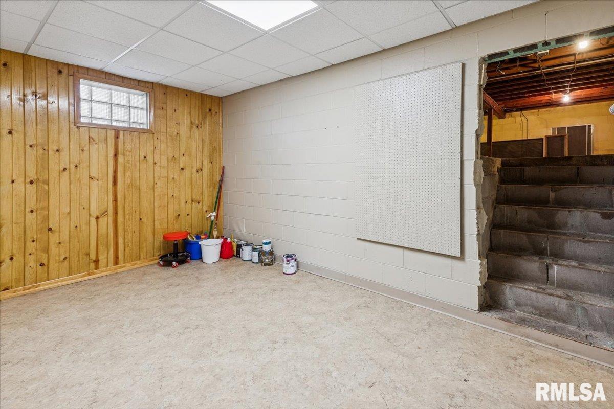 819 Millcrest Court Clinton, IA 52732 - Photo 41 of 44