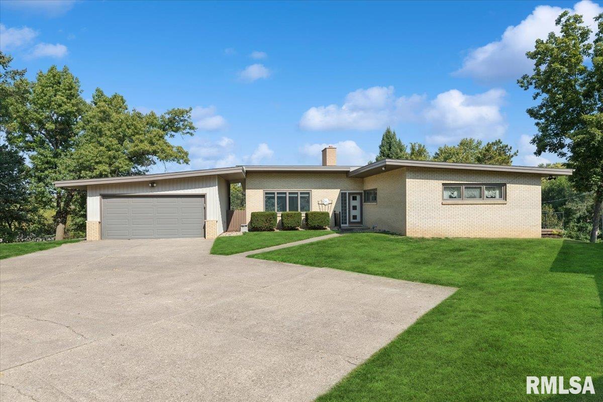 819 Millcrest Court Clinton, IA 52732 - Photo 42 of 44