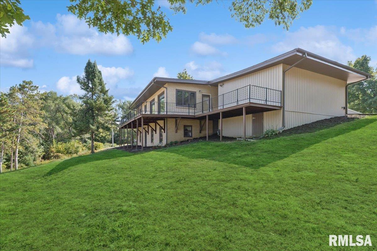 819 Millcrest Court Clinton, IA 52732 - Photo 5 of 44