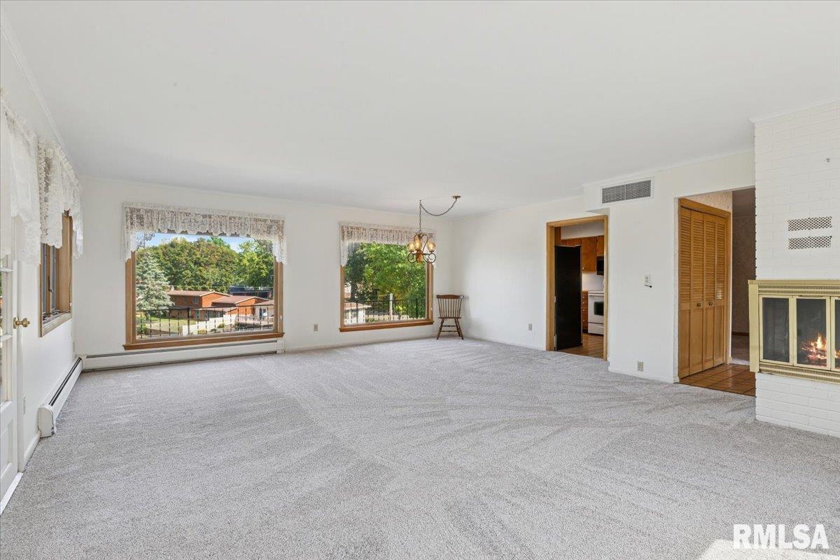 819 Millcrest Court Clinton, IA 52732 - Photo 9 of 44