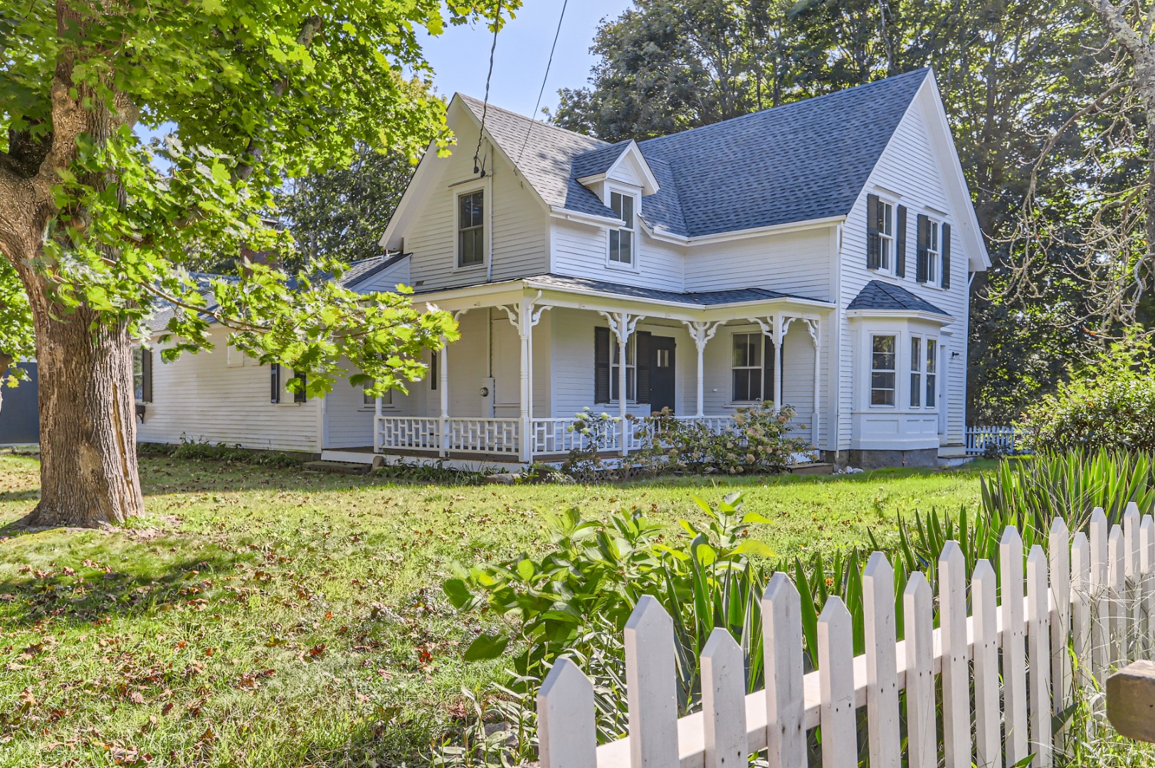 16 S Road Chilmark, MA 02535 - Photo 3 of 50 a front view of a house with a yard