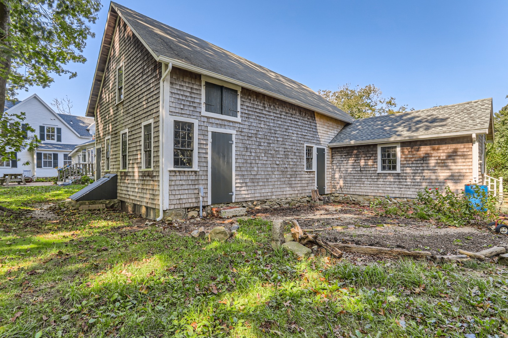 16 S Road Chilmark, MA 02535 - Photo 37 of 50 a view of a house with a yard