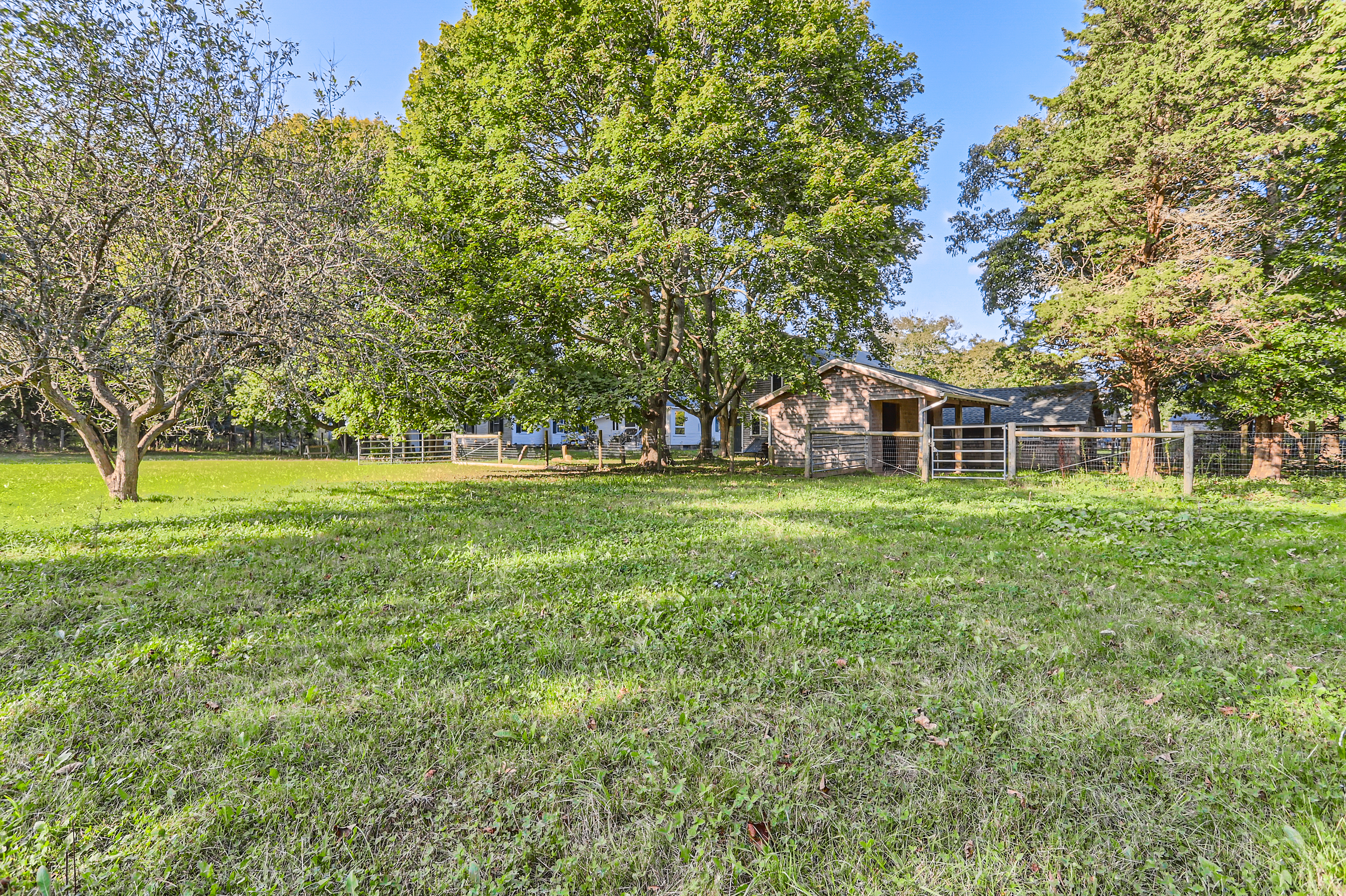 16 S Road Chilmark, MA 02535 - Photo 44 of 50 a view of a house with a big yard