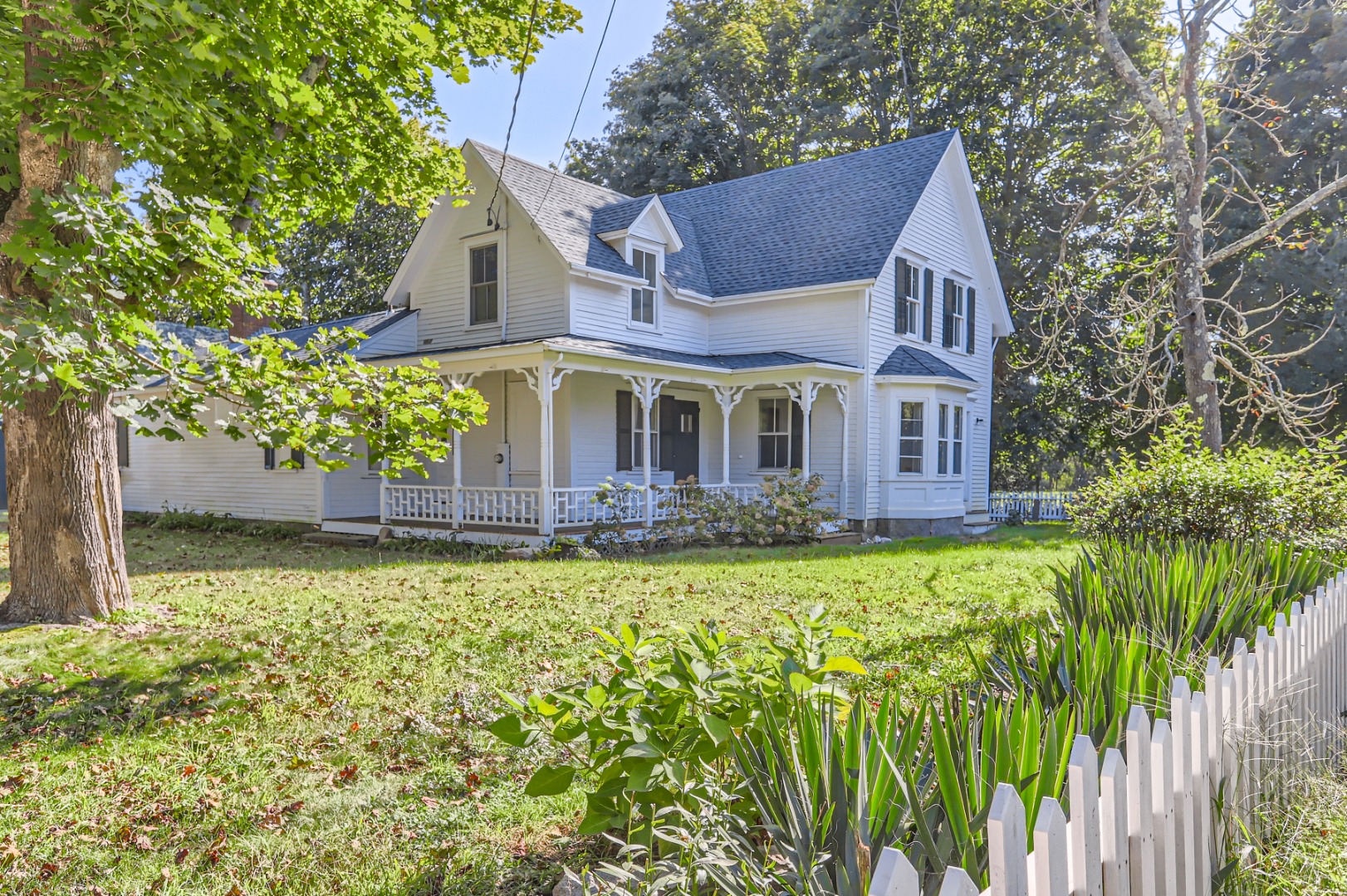 16 S Road Chilmark, MA 02535 - Photo 47 of 50 a front view of a house with a yard