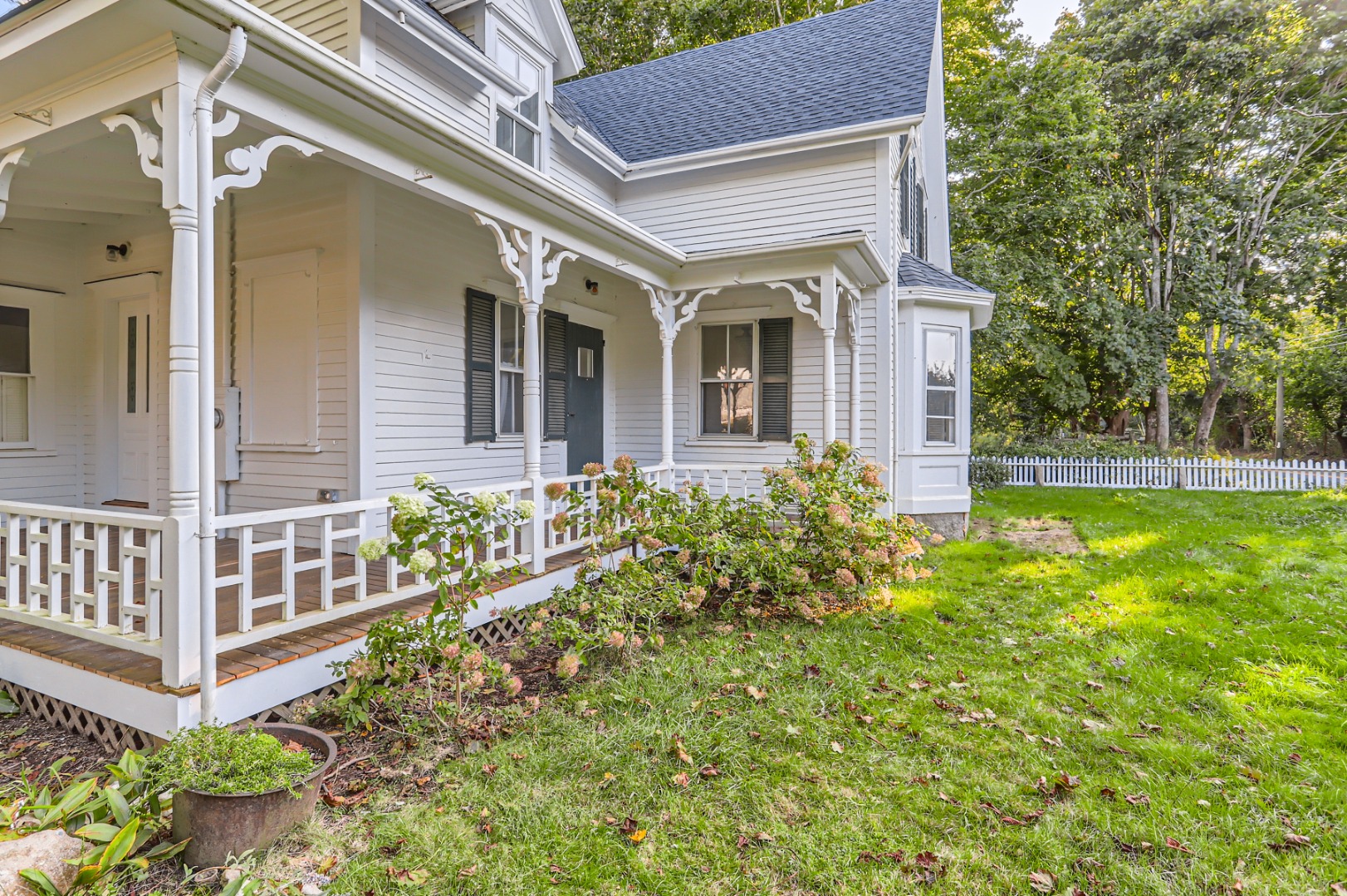 16 S Road Chilmark, MA 02535 - Photo 5 of 50 front view of house with a yard