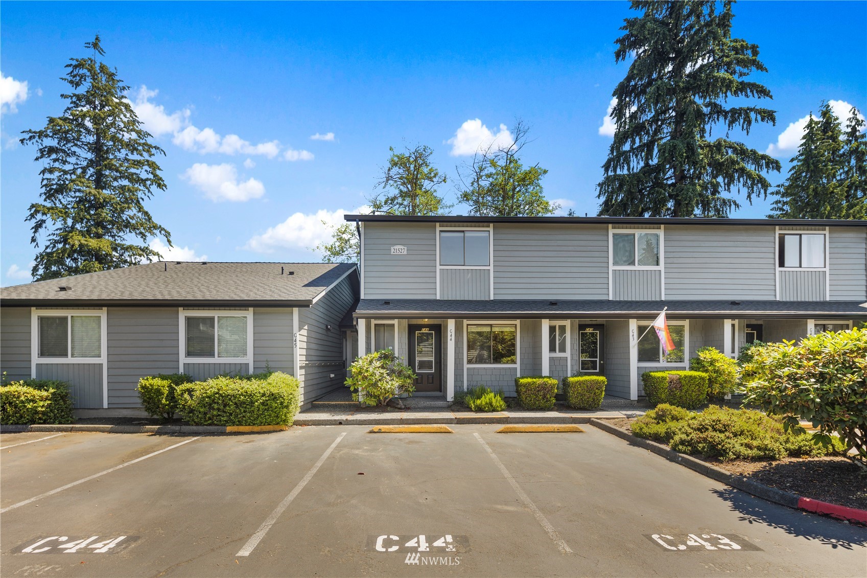 21527 4th Avenue West, Unit C44 Bothell, WA 98021 - Photo 32 of 40 a front view of a house with a garden