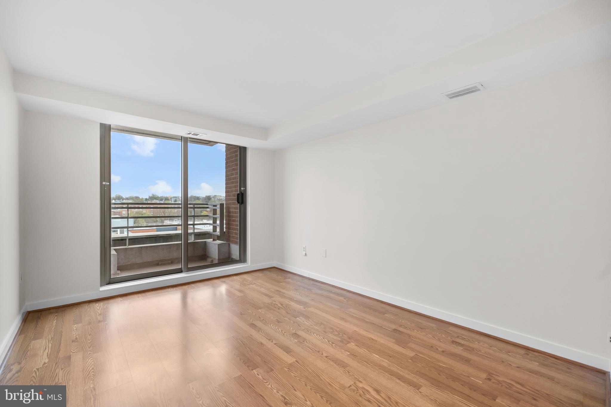 1275 25th Street Northwest, Unit 701 Washington, DC 20037 - Photo 16 of 36 a view of an empty room with wooden floor and a window