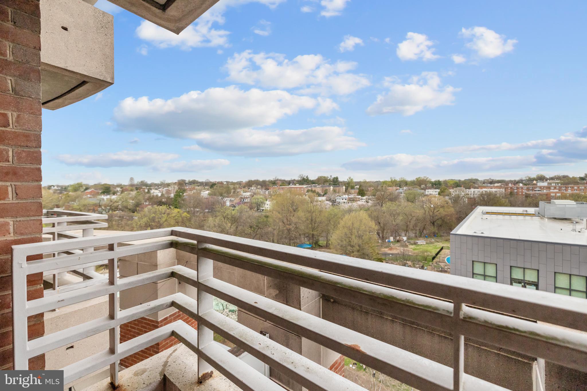 1275 25th Street Northwest, Unit 701 Washington, DC 20037 - Photo 24 of 36 a view of city from a balcony
