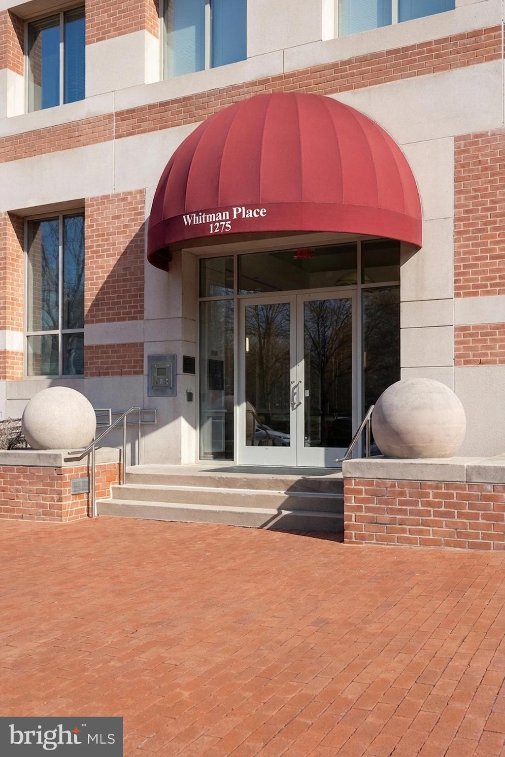 1275 25th Street Northwest, Unit 701 Washington, DC 20037 - Photo 30 of 36 a view of a building with sitting area