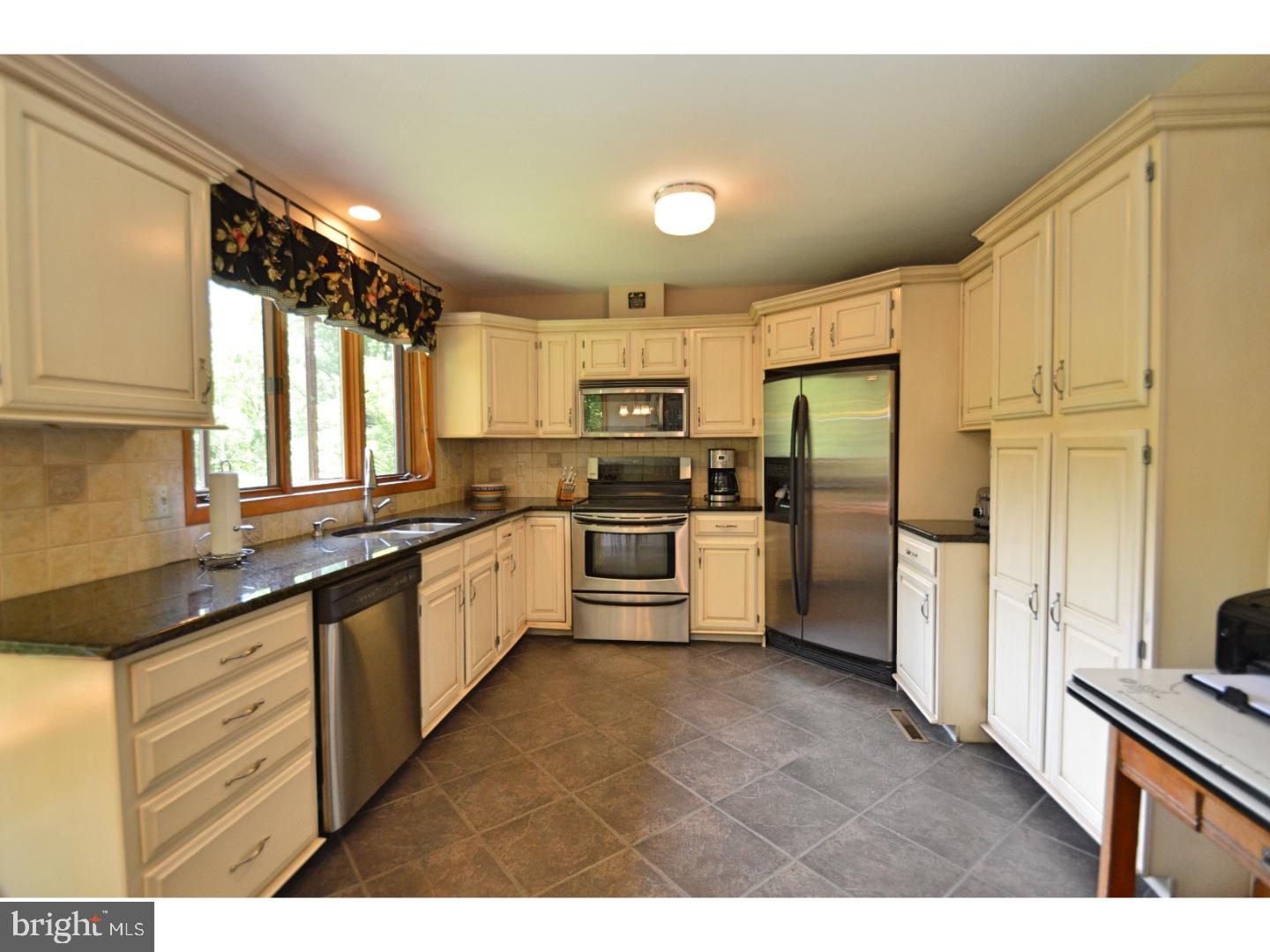 946 Lieds Road Coatesville, PA 19320 - Photo 8 of 25 Kitchen