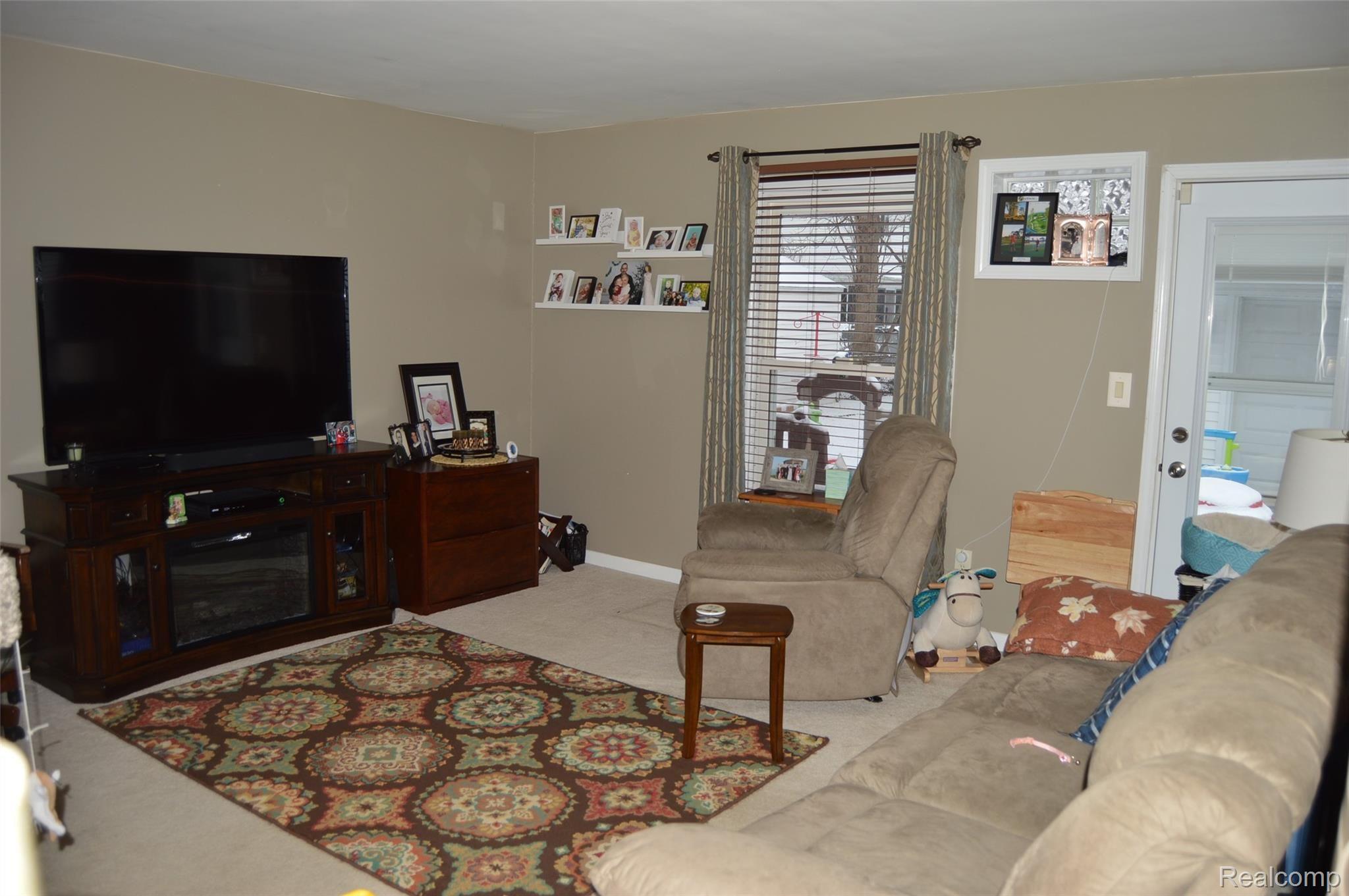 1726 Newcastle Road Grosse Pointe, MI 48236 - Photo 13 of 23 DSC_0119.JPG