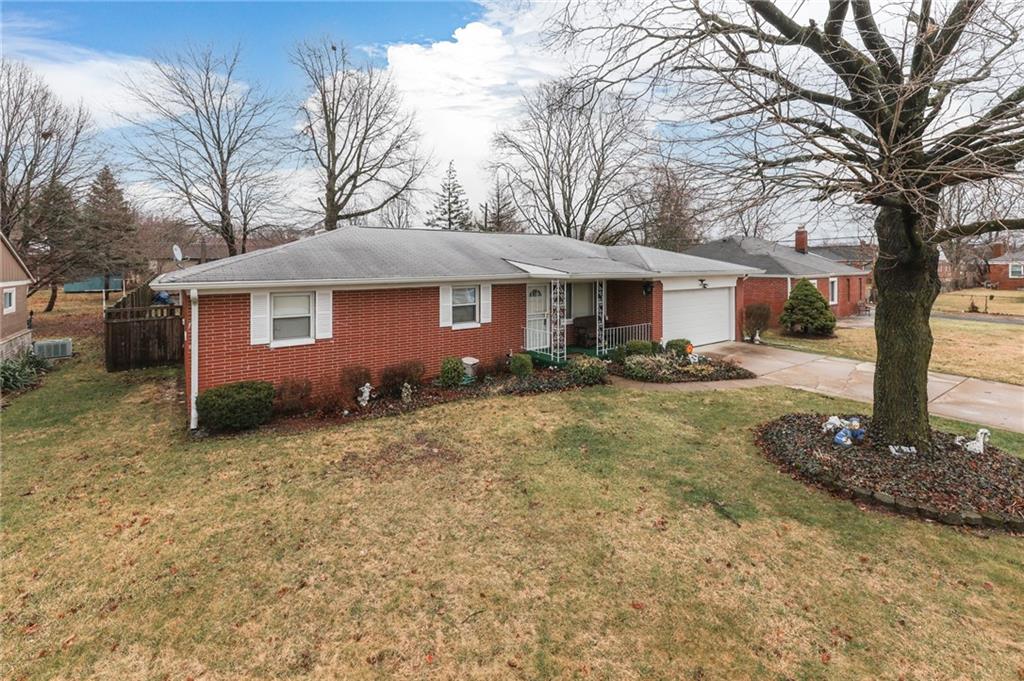1033 North Shortridge Road Indianapolis, IN 46219 - Photo 1 of 30 Gallery Image 1