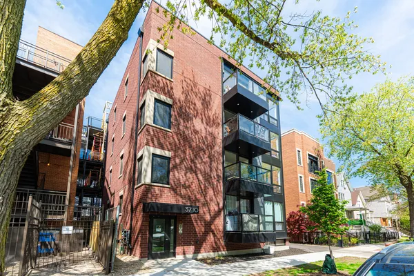 $6,275 | 3710 North Kenmore Avenue, Unit 3, Chicago, IL 60613