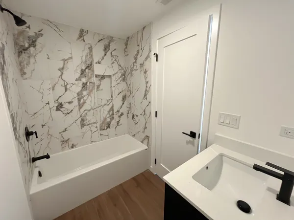 $6,275 | 3710 North Kenmore Avenue, Unit 3, Chicago, IL 60613
