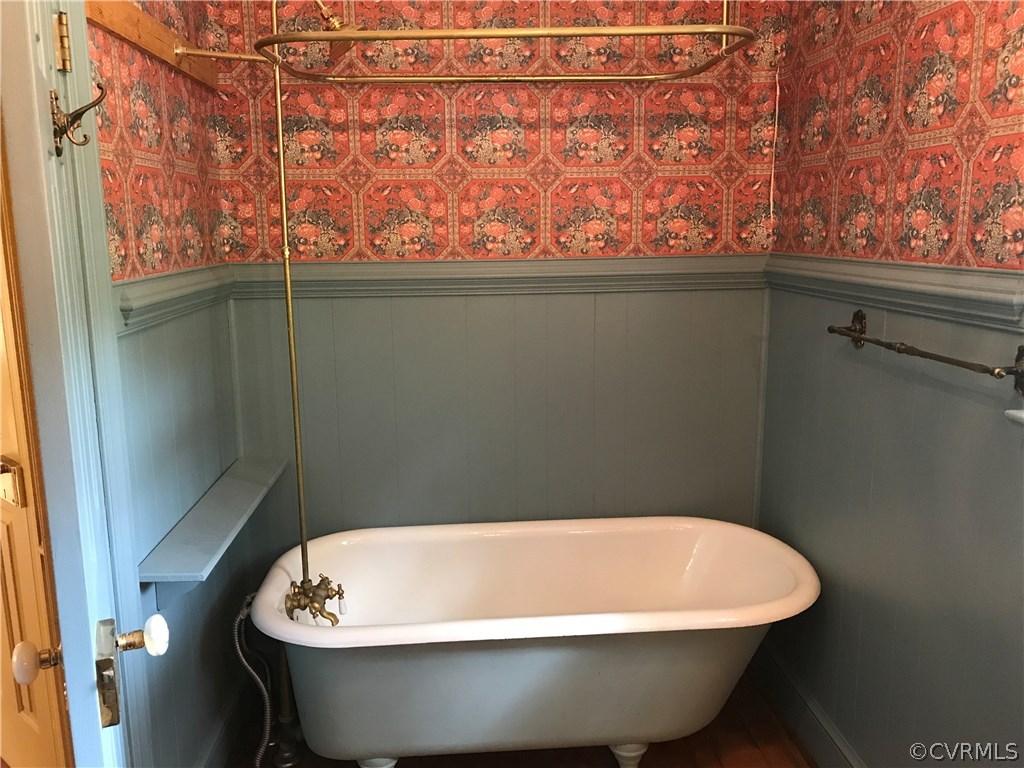 8242 Graves Road Petersburg, VA 23803 - Photo 28 of 38 Hall bathroom tub