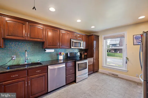 $565,000 | 1006 North Broom Street, Wilmington, DE 19806