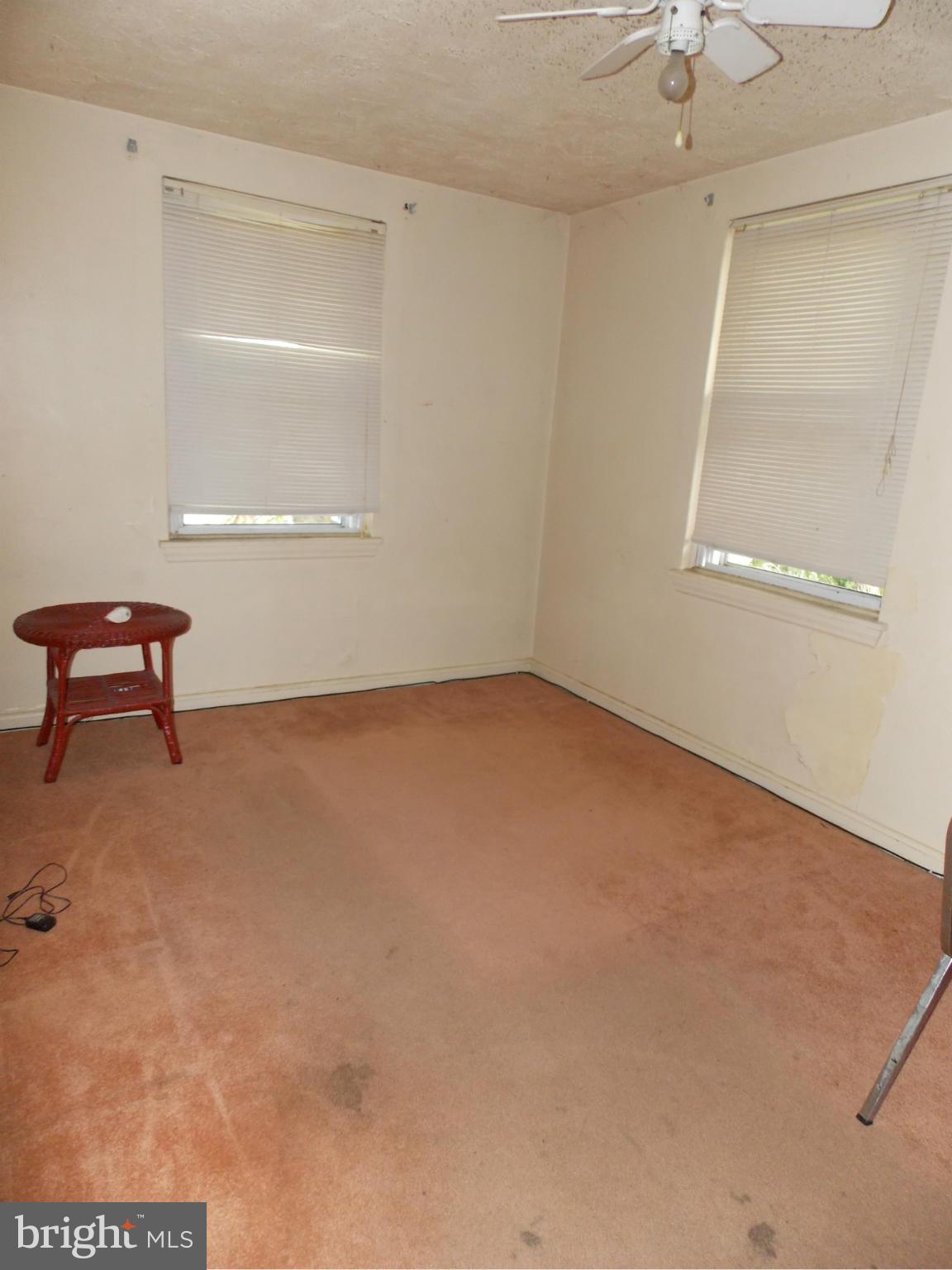 5021 Sunset Road Baltimore, MD 21215 - Photo 10 of 26 en empty room with windows and cabinet