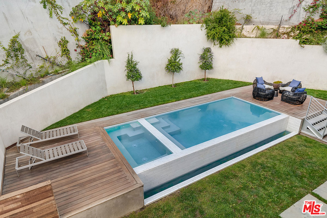 1700 Queens Road Los Angeles, CA 90069 - Photo 2 of 38 Gallery Image 2